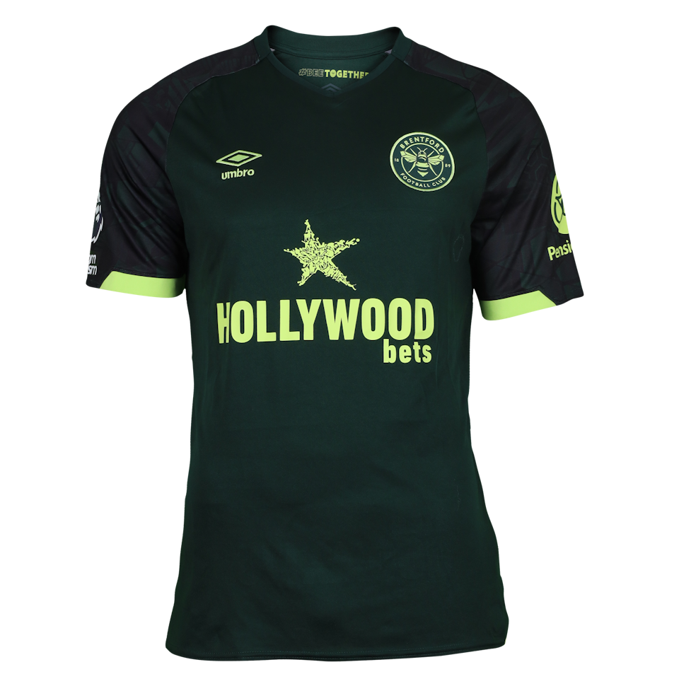 Ethan Pinnock  Brentford shirt