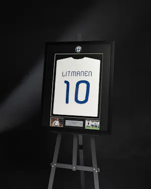 Litmanen Signed Shirt – Finland’s Finest 
