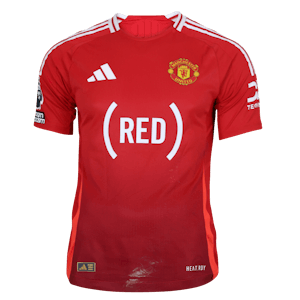 Noussair Mazraoui Manchester United camisa.