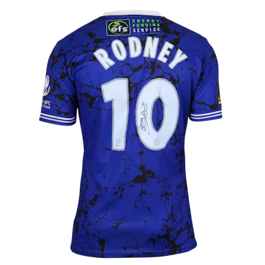 Devante Rodney Rochdale のシャツ