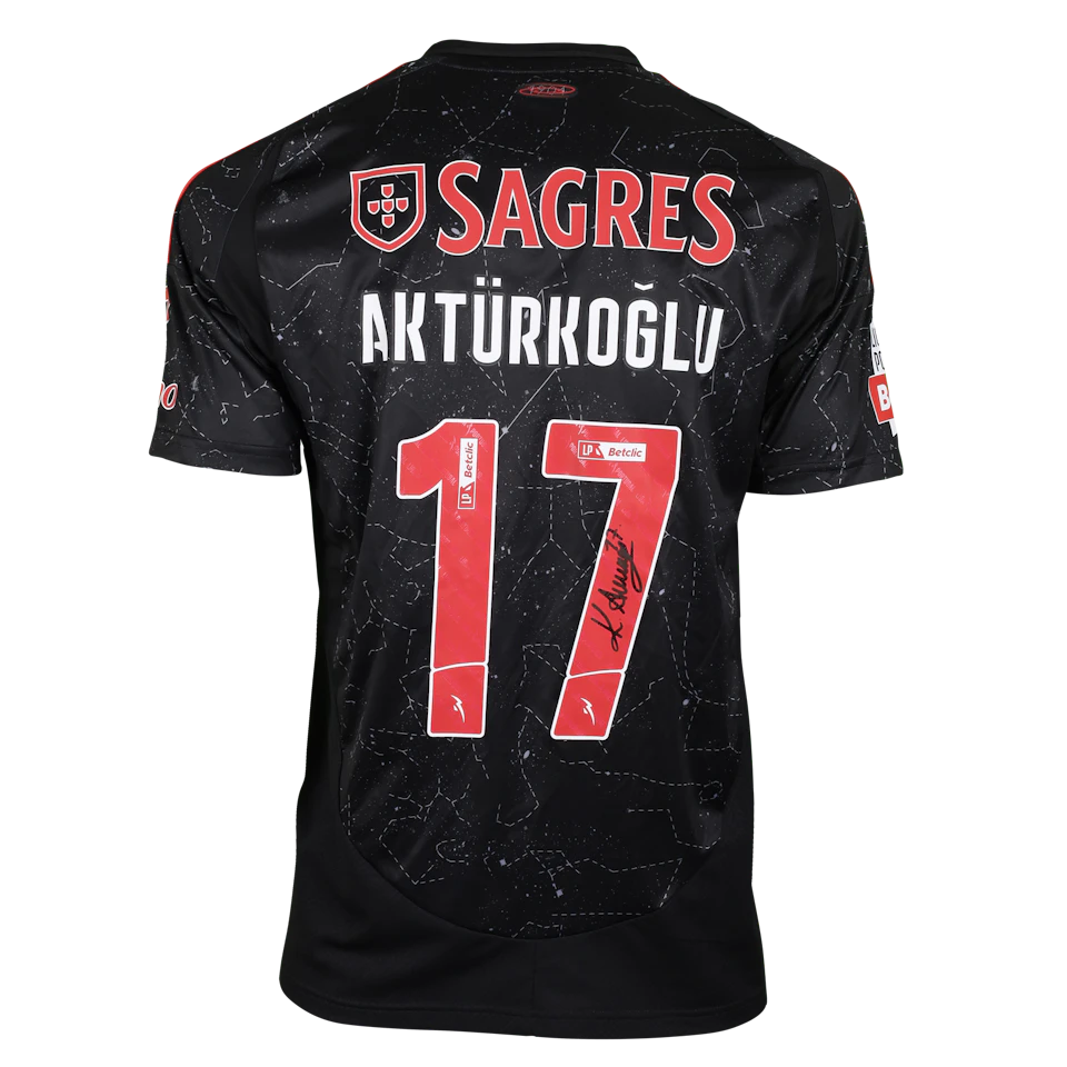 来自SL Benfica的Kerem Aktürkoğlu球衣