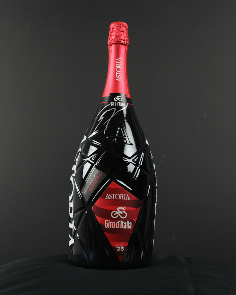 Astoria Bottle | Stage 5 | Mads Pedersen