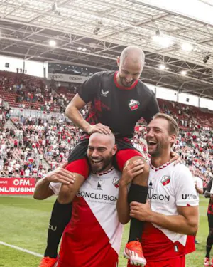 Signed Shirt of Mark van der Maarel Including Video Message