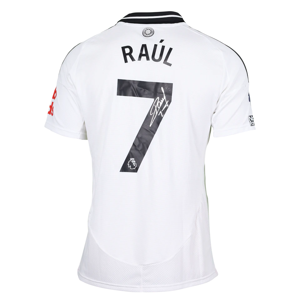 Raúl Jiménez Fulham のシャツ