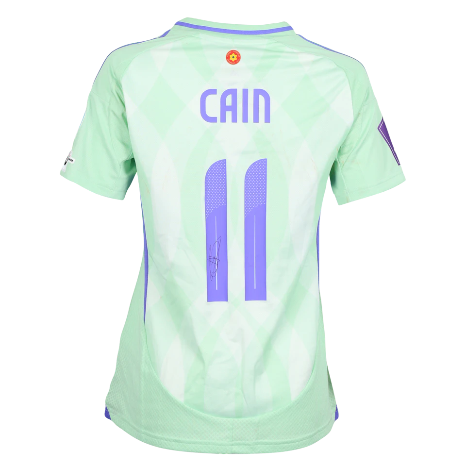 来自Wales W的Hannah Cain球衣