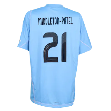 来自Wales W的Safia Middleton-Patel球衣