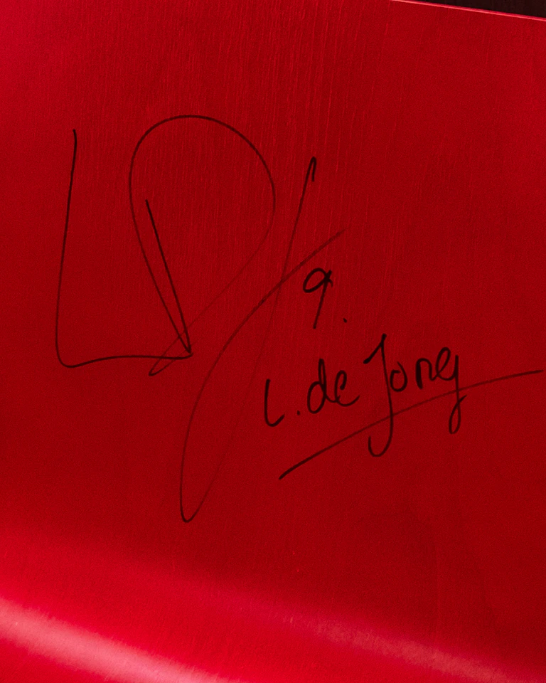 Luuk de Jong | Seat & Locker