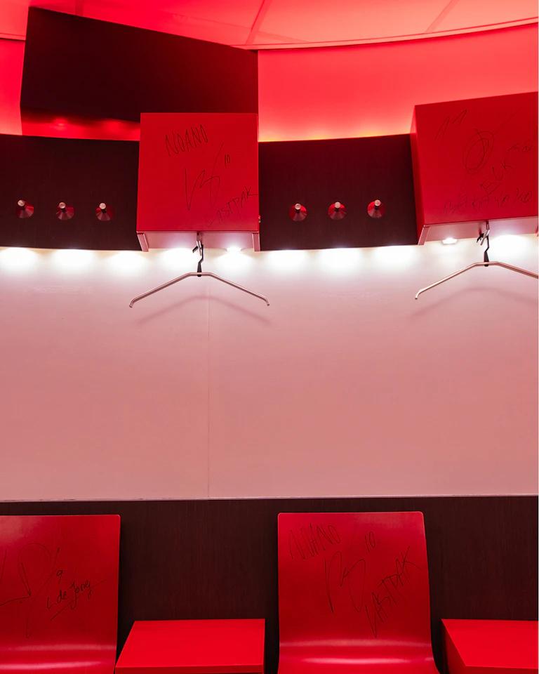 Luuk de Jong | Seat & Locker