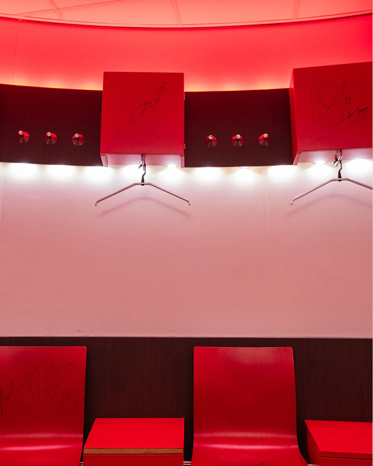 Luuk de Jong | Seat & Locker