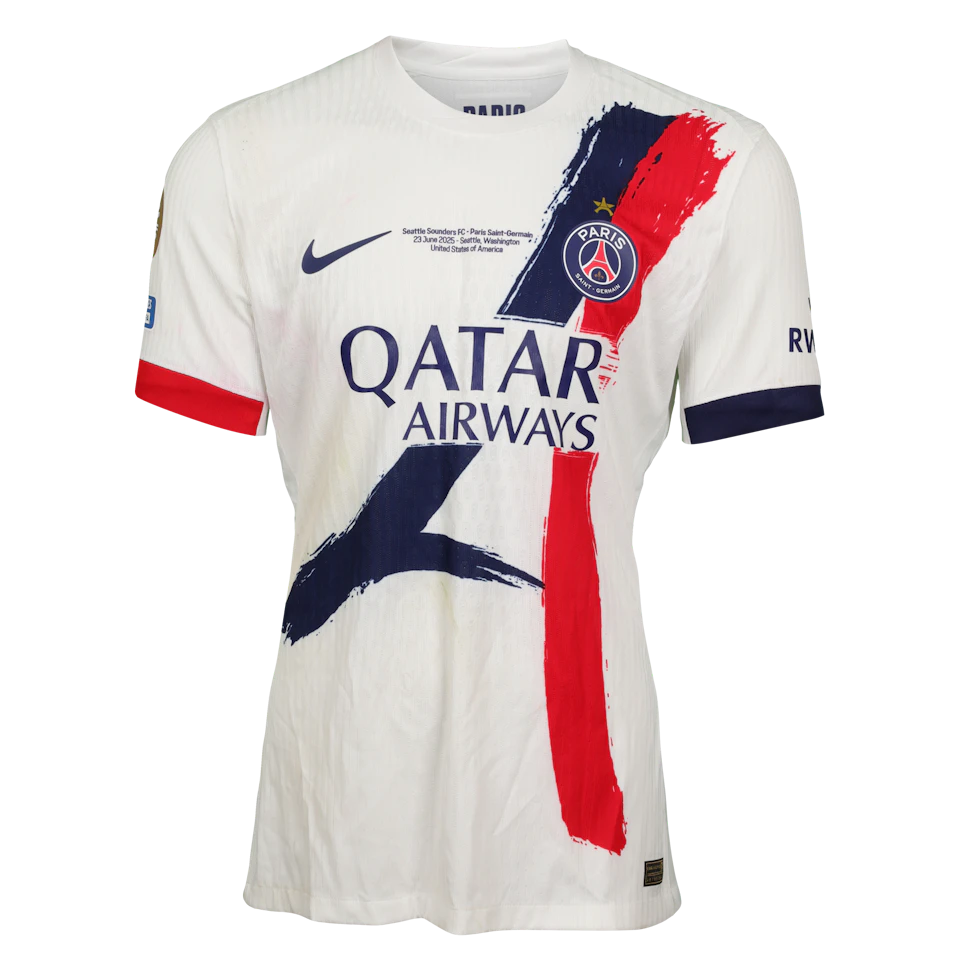 Khvicha Kvaratskhelia Paris Saint-Germain shirt