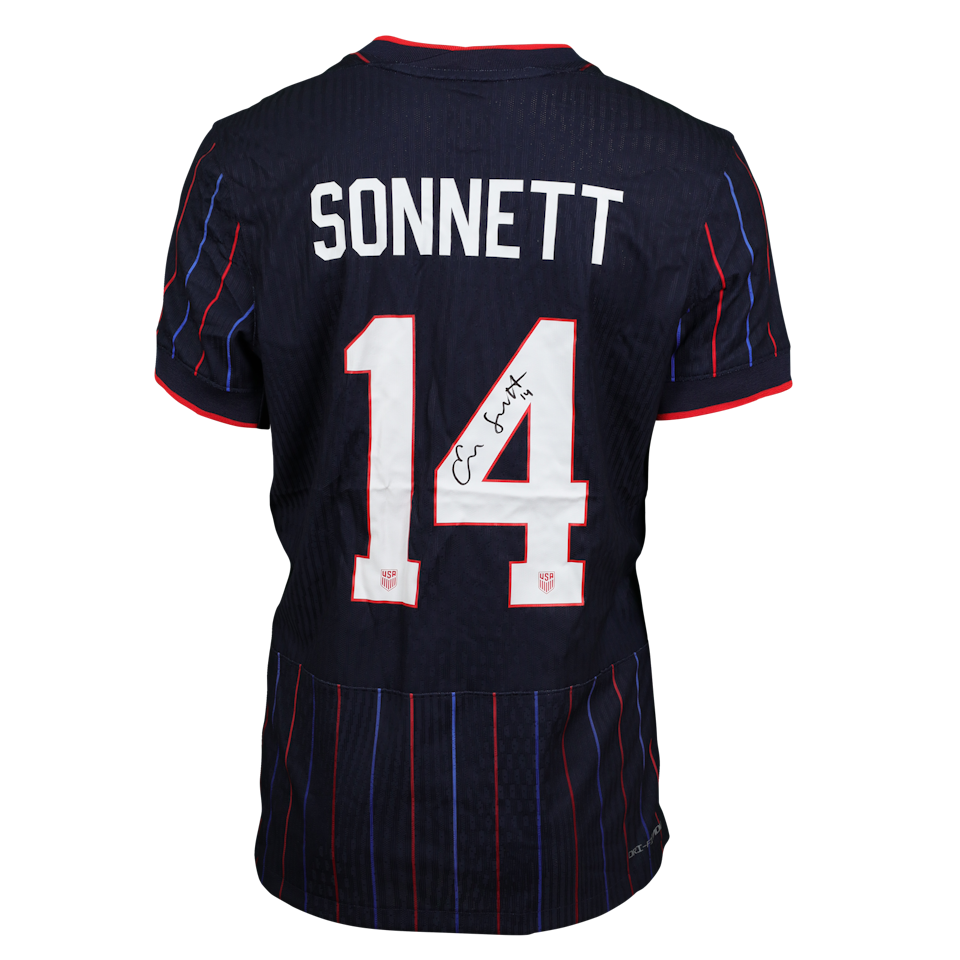 Shirt van Emily Sonnett United States W