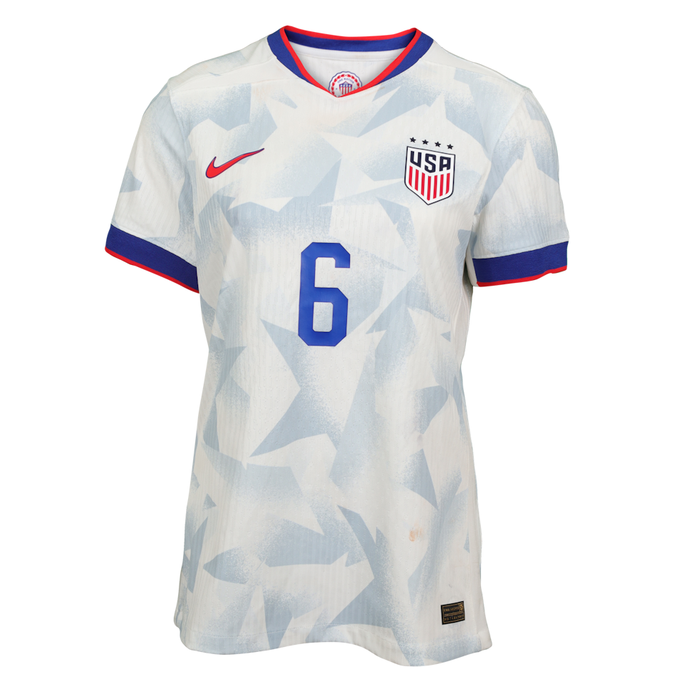 Lynn Biyendolo United States W shirt
