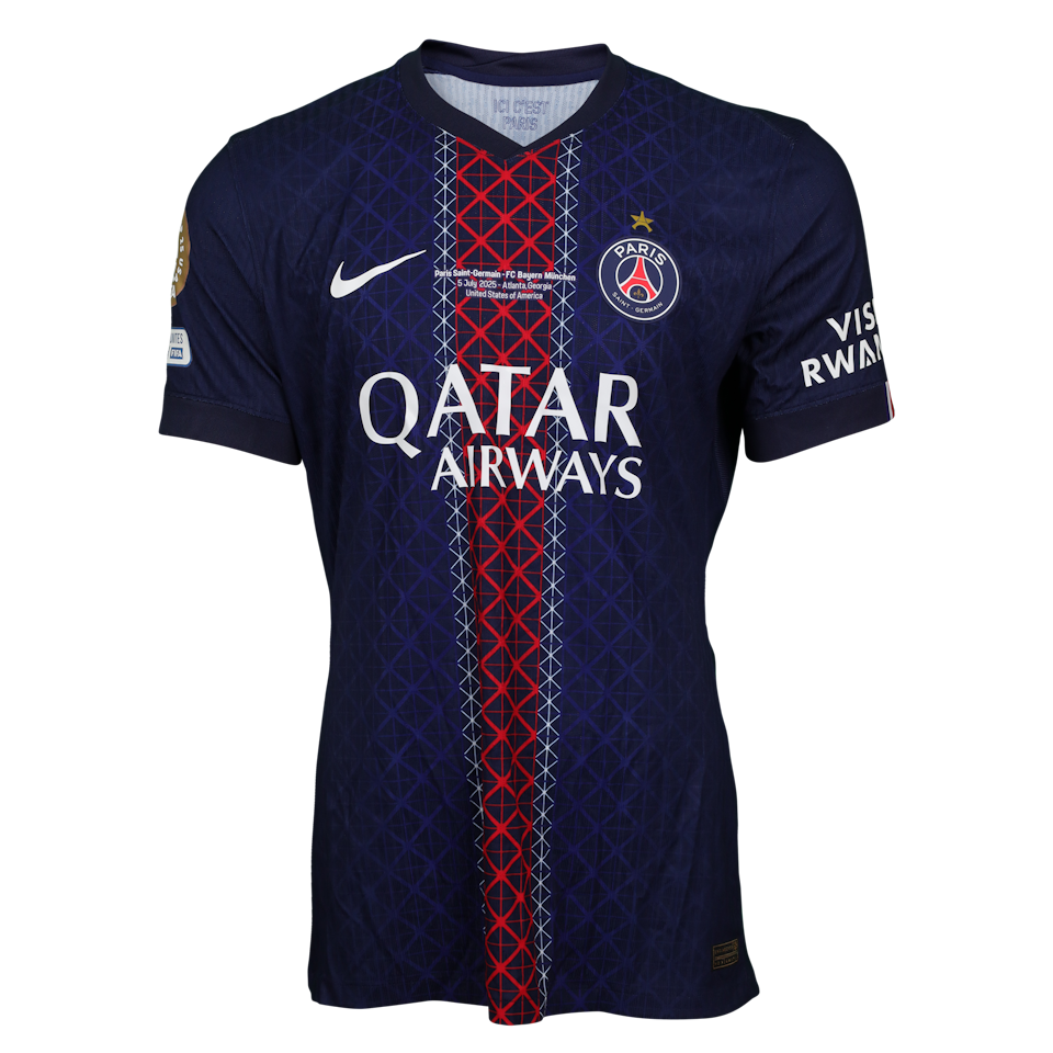 Khvicha Kvaratskhelia Paris Saint-Germain shirt