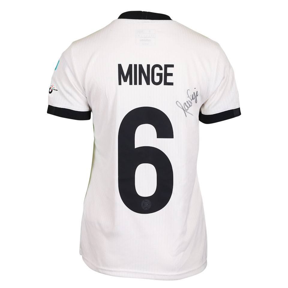 Janina Minge Germany W shirt