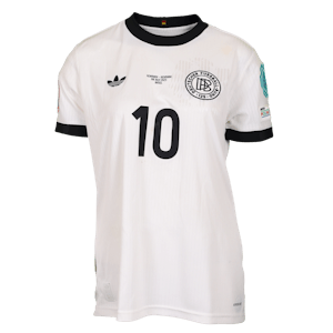 Laura Freigang Germany W jersey