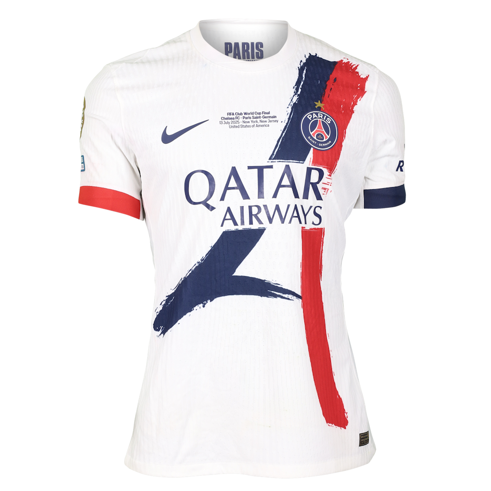Khvicha Kvaratskhelia Paris Saint-Germain shirt