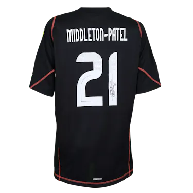 来自Wales W的Safia Middleton-Patel球衣
