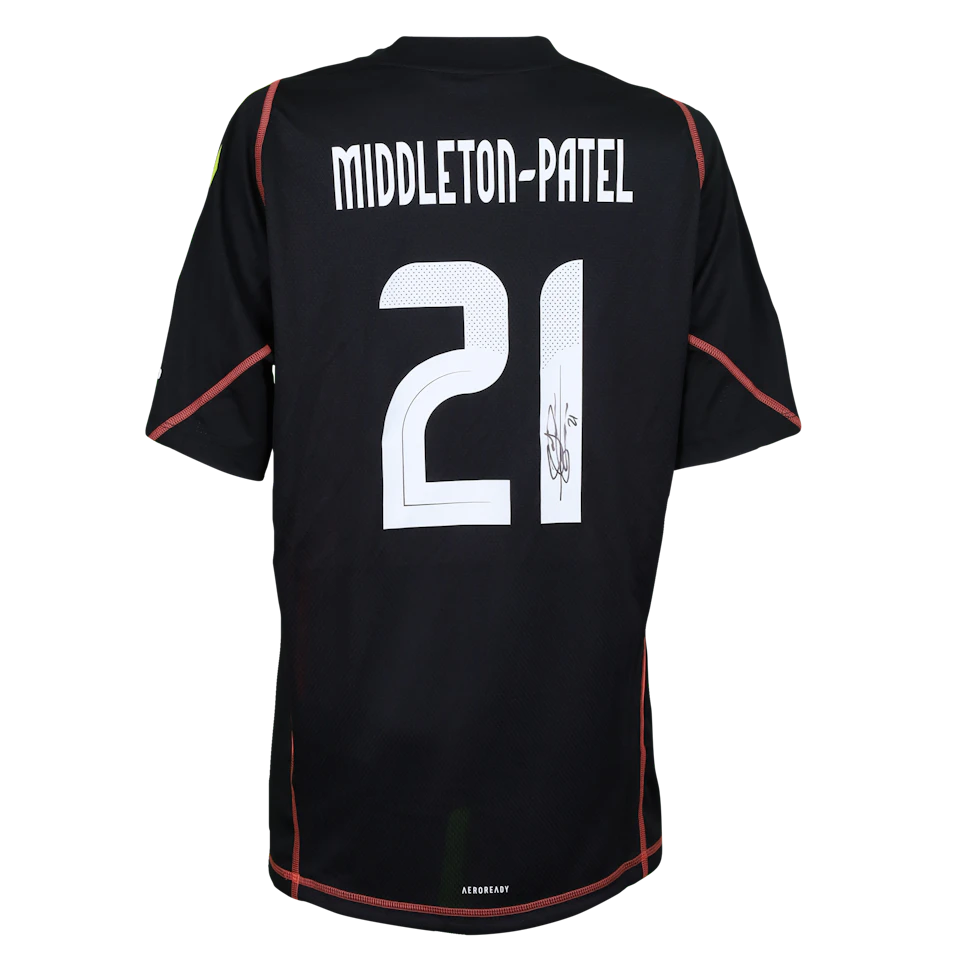来自Wales W的Safia Middleton-Patel球衣