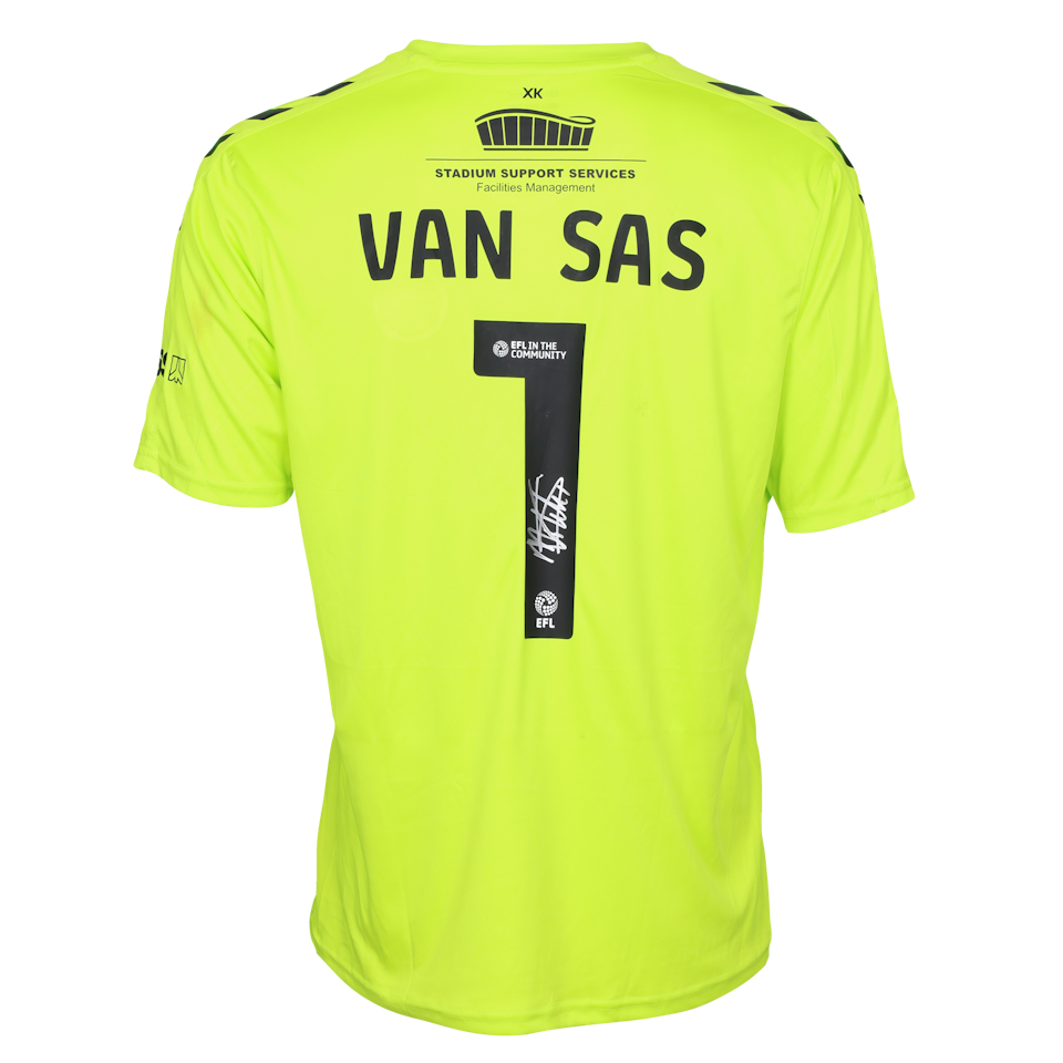 Mikki van Sas Wycombe Wanderers jersey