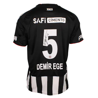 Beşiktaş JK 팀의 Demir Ege Tıknaz 셔츠