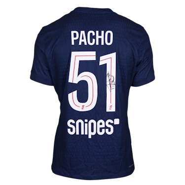 来自Paris Saint-Germain的William Pacho球衣