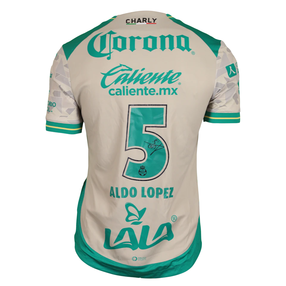 来自Santos Laguna的Aldo López Vargas球衣