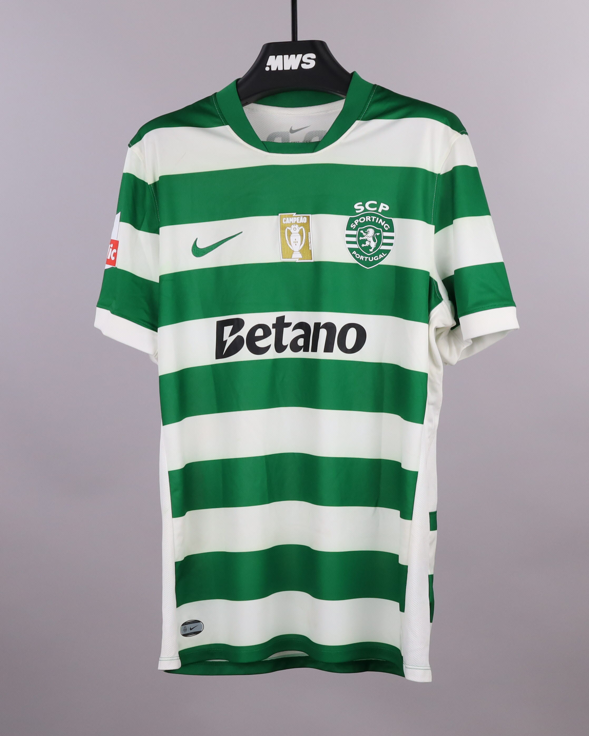 Zeno Debast Sporting CP shirt