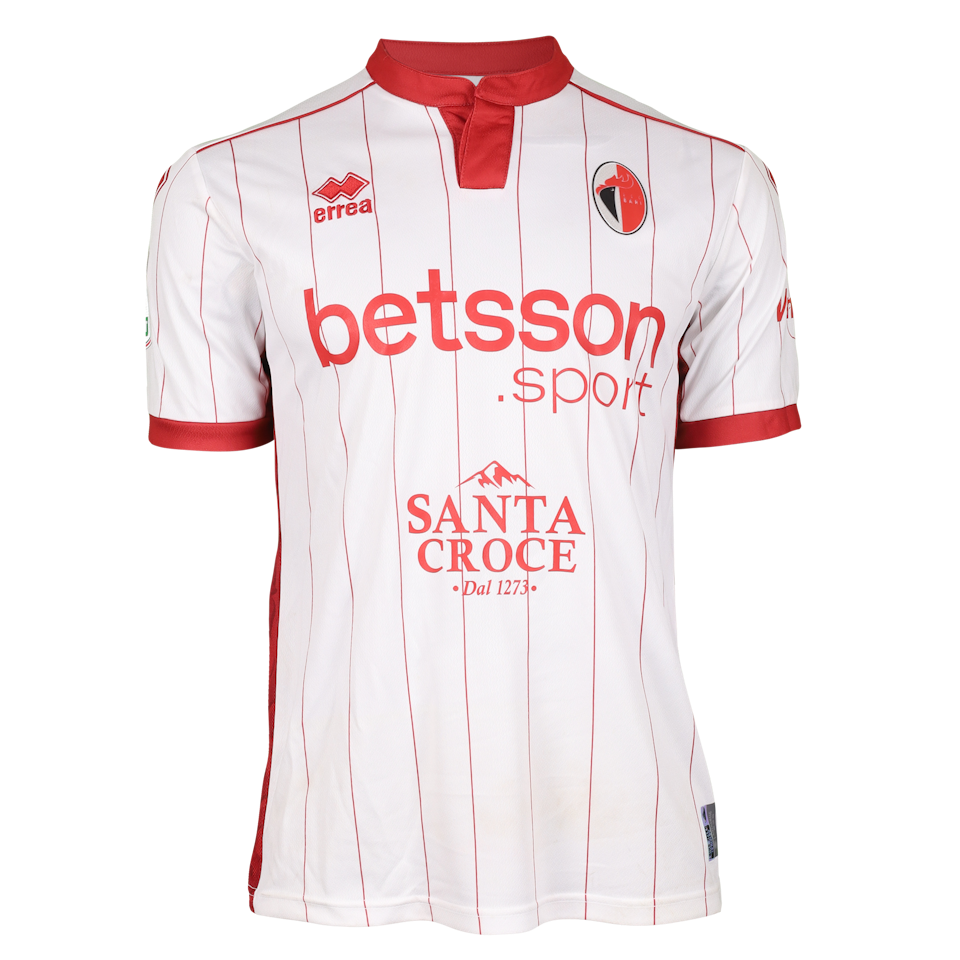 Gaetano Castrovilli S.S.C. Bari camisa.