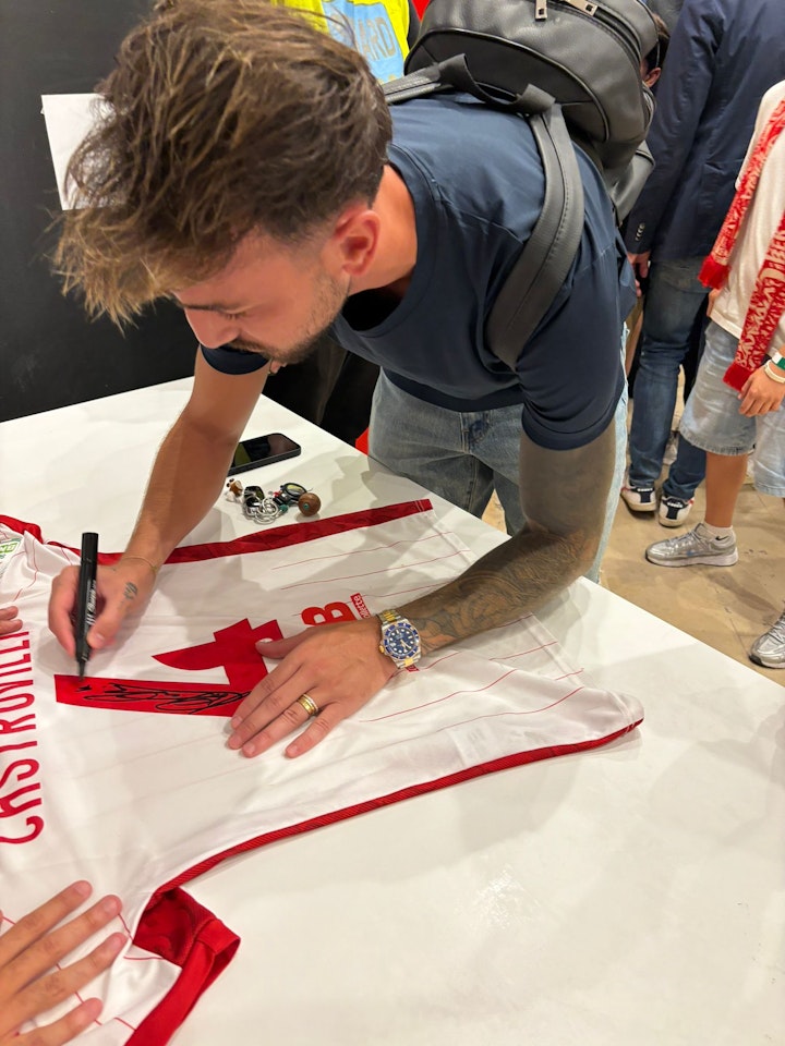 Gaetano Castrovilli S.S.C. Bari camisa.