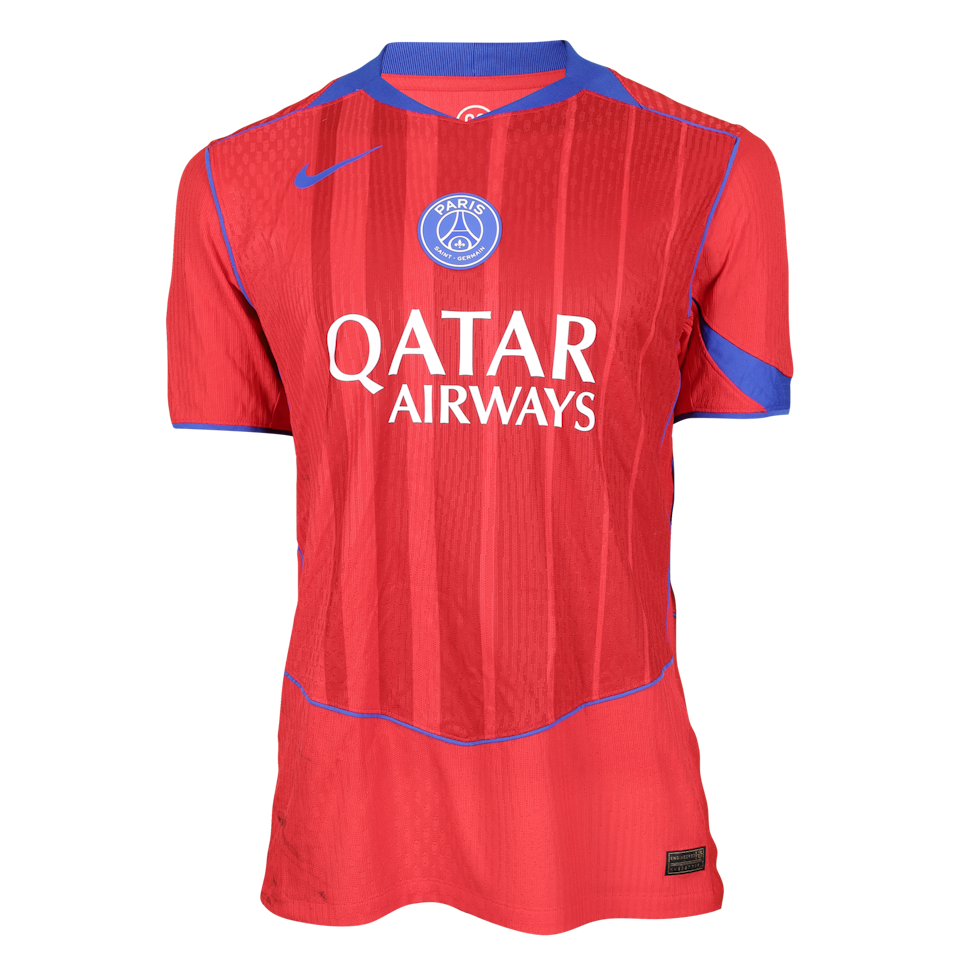 Khvicha Kvaratskhelia Paris Saint-Germain のシャツ