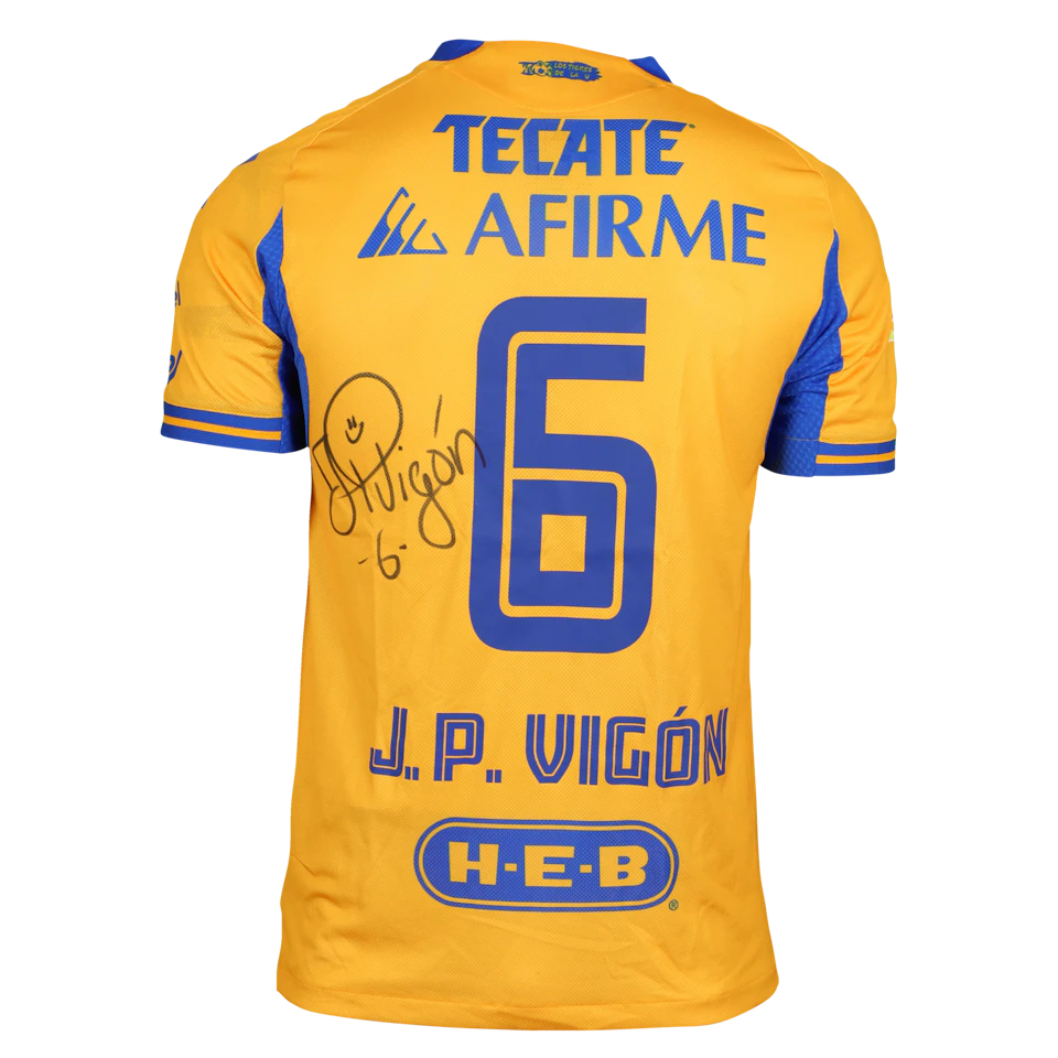 Juan Pablo Vigón Cham Tigres UANL shirt