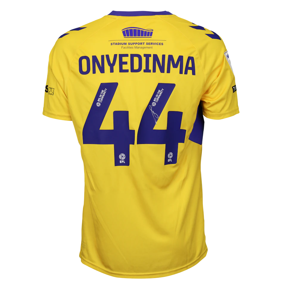 Wycombe Wanderers 팀의 Fred Onyedinma 셔츠