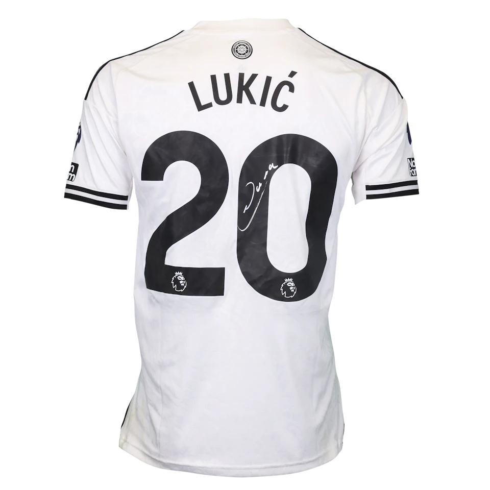 来自Fulham的Saša Lukić球衣