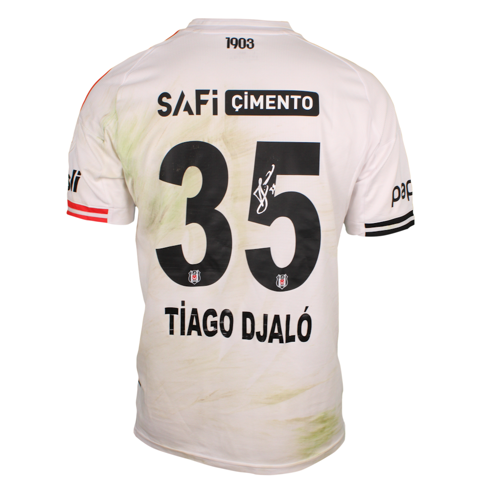 来自Beşiktaş JK的Tiago Djaló球衣