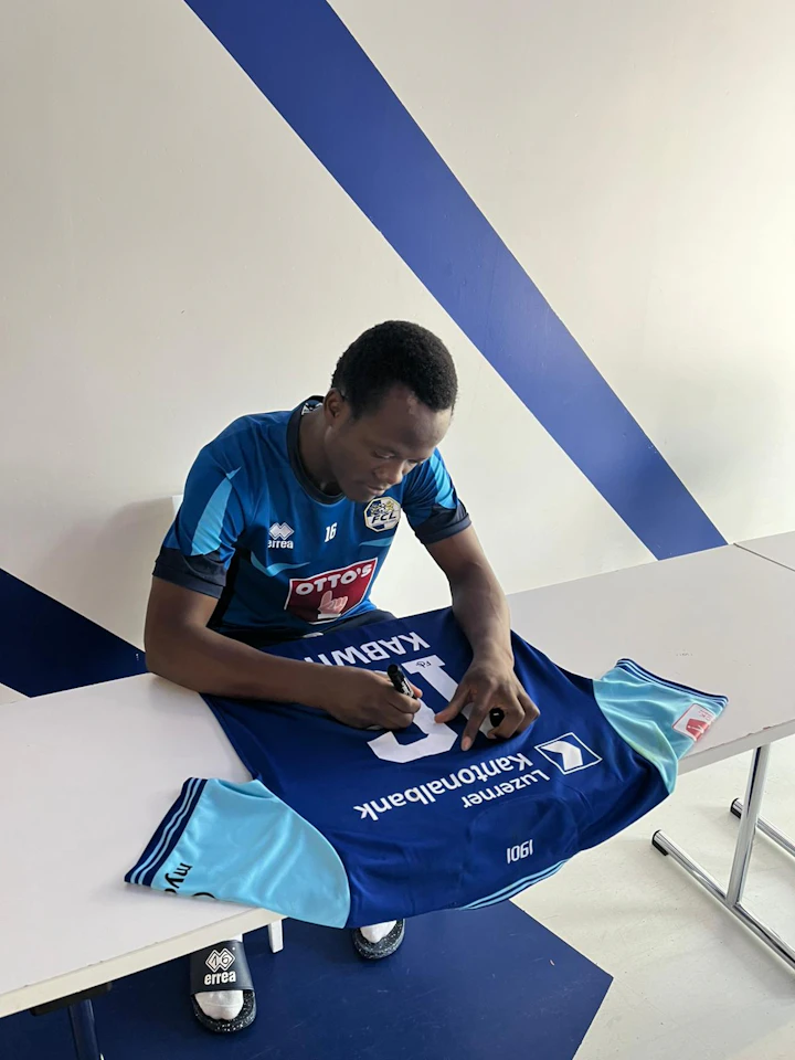 来自FC Luzern的Oscar Kabwit tshikomb球衣