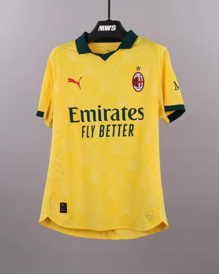 Santiago Giménez AC Milan jersey