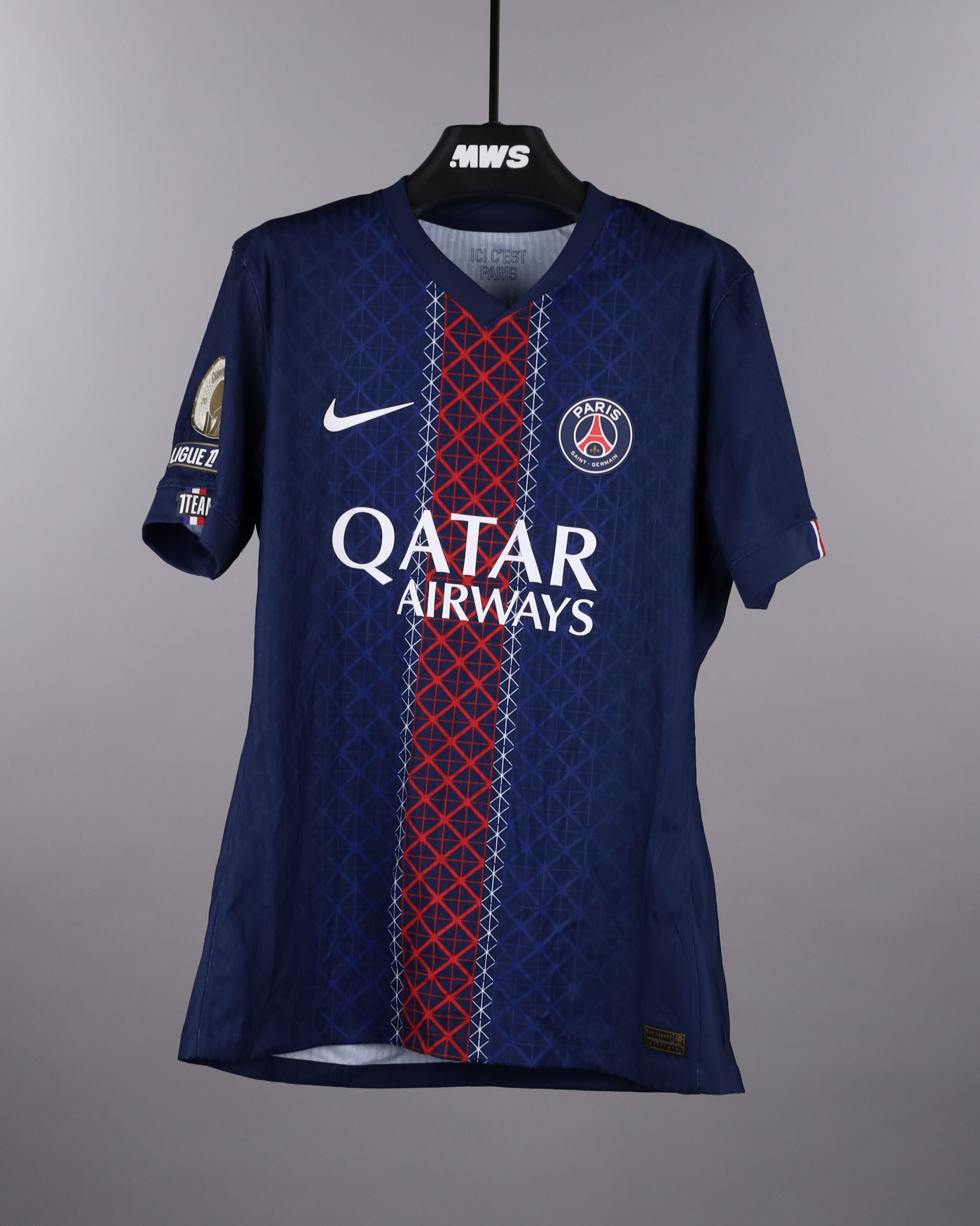 Achraf Hakimi Paris Saint-Germain shirt