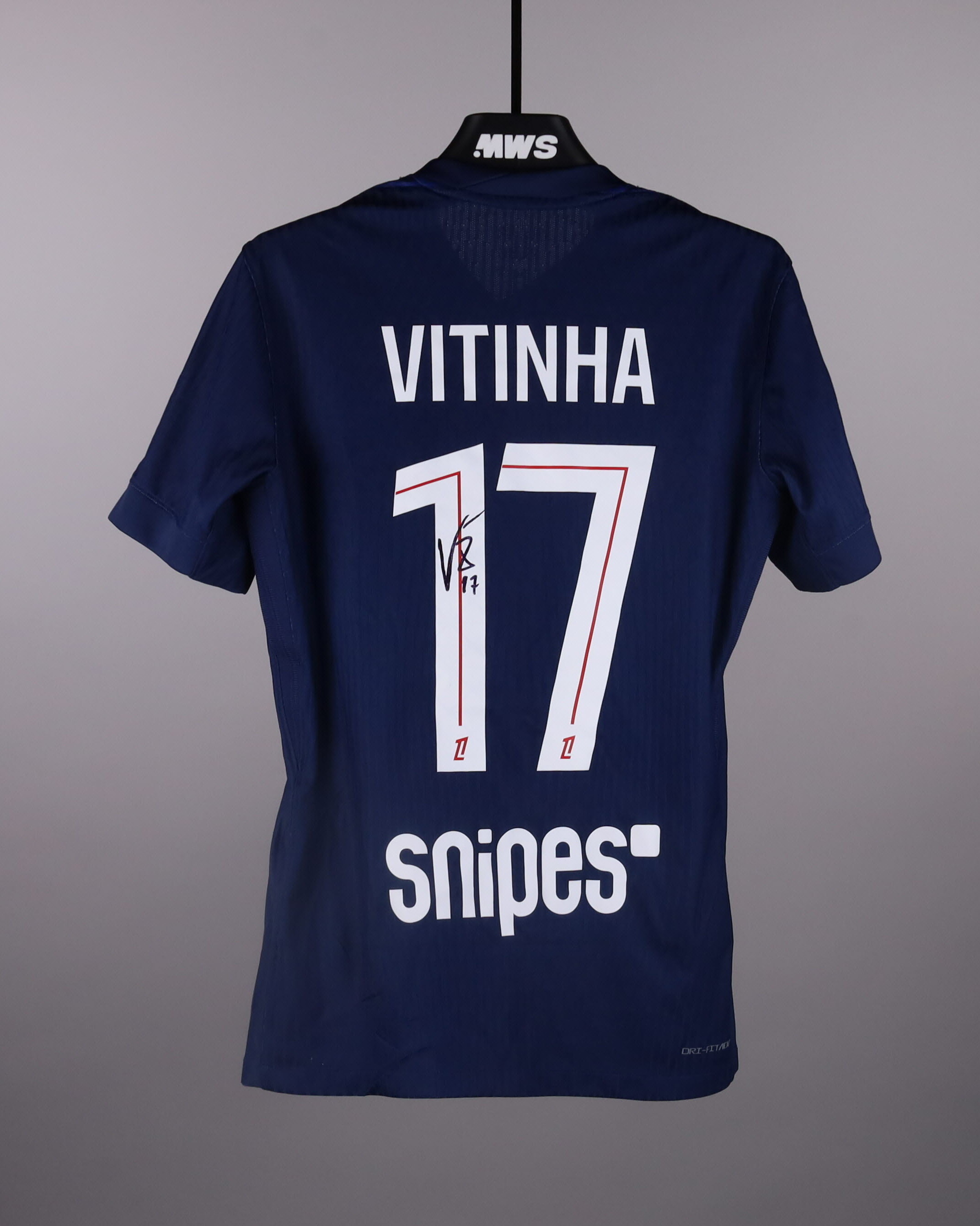 Vitinha Paris Saint-Germain shirt