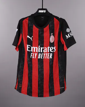 AC Milan 팀의 Christian Pulisic 셔츠