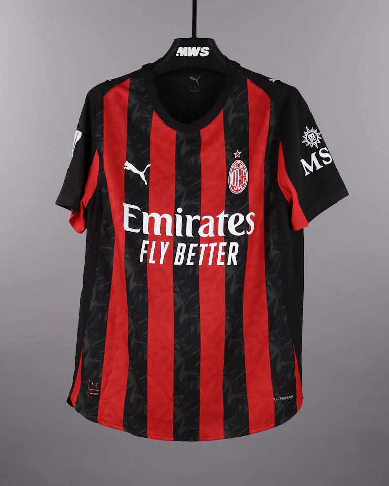 AC Milan 팀의 Christian Pulisic 셔츠