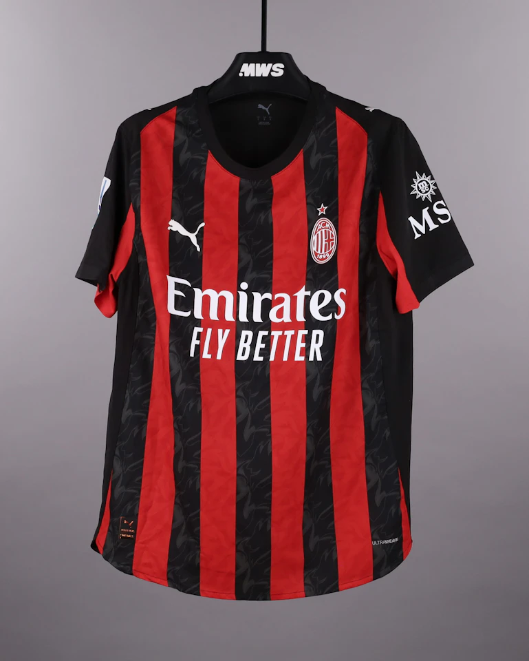 AC Milan 팀의 Christian Pulisic 셔츠