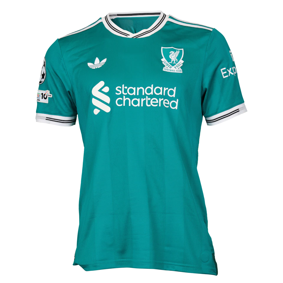 Jeremie Frimpong Liverpool のシャツ