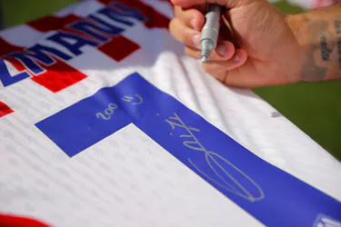 Limited Edition Framed Griezmann Shirt 200 Goals - 2