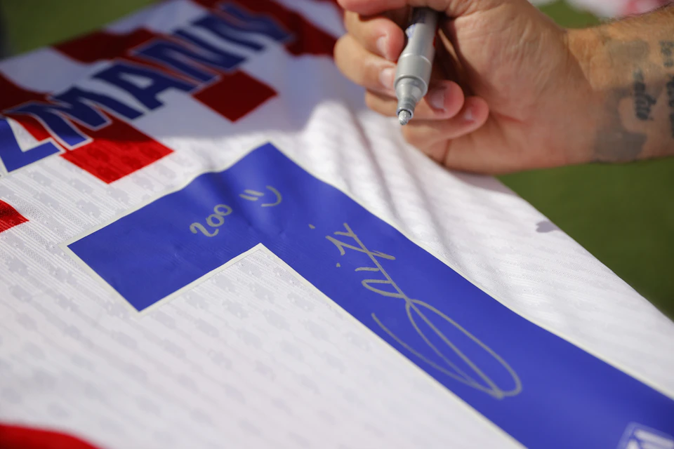 Limited Edition Framed Griezmann Shirt 200 Goals - 2