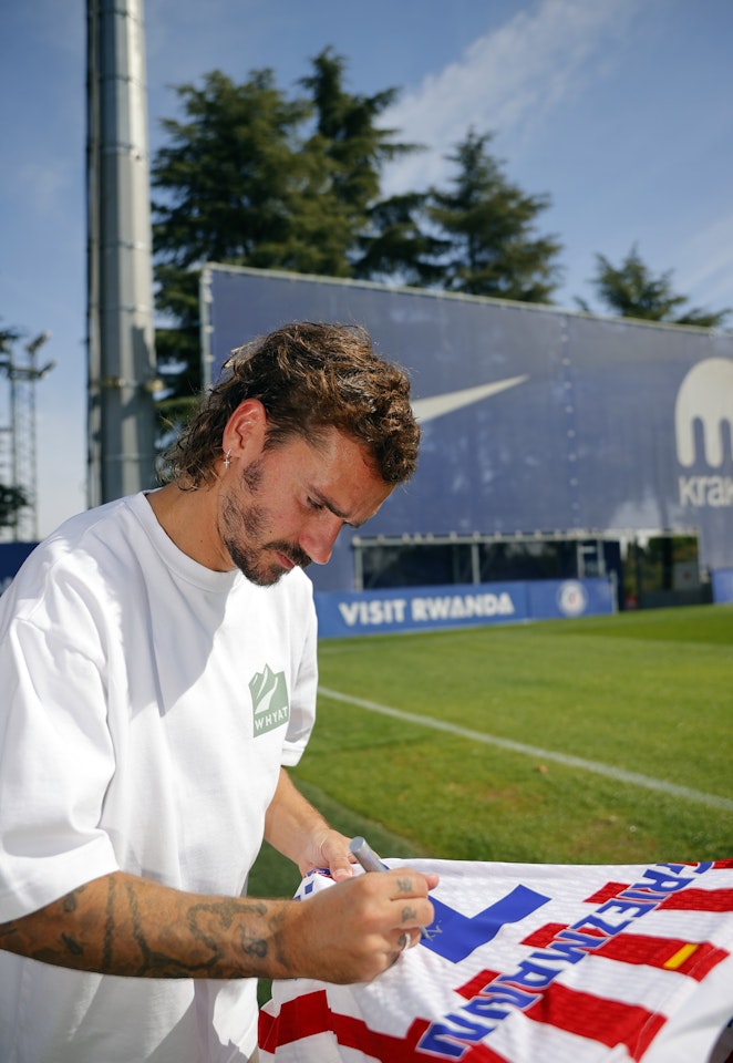 Limited Edition Framed Griezmann Shirt 200 Goals - 4