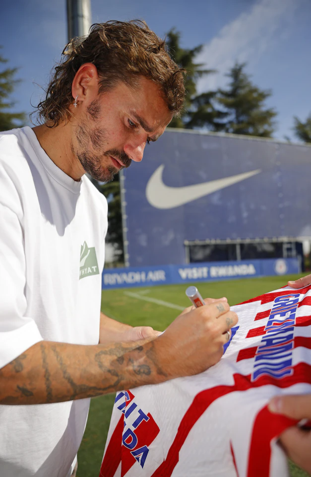 Limited Edition Framed Griezmann Shirt 200 Goals - 6