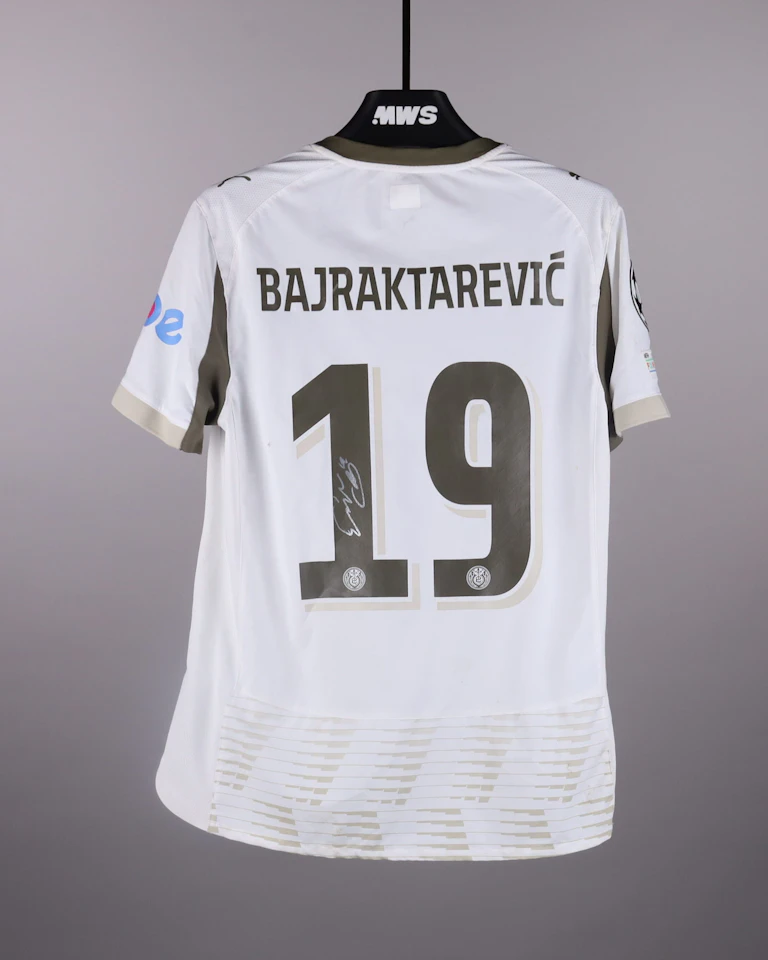 来自PSV的Esmir Bajraktarević球衣