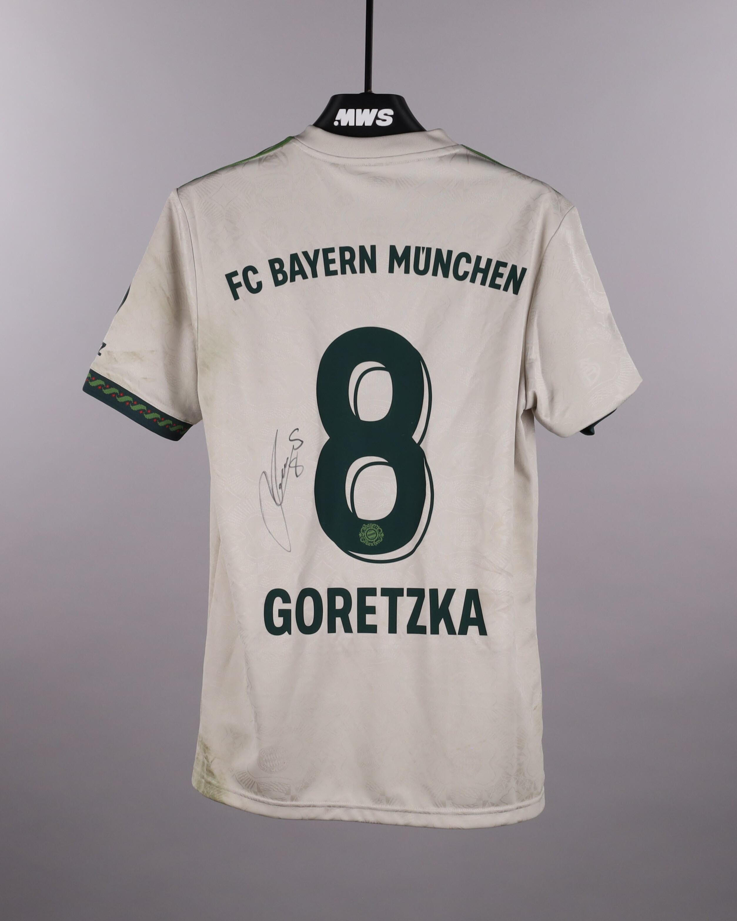Leon Goretzka | FC Bayern München - Werder Bremen | MatchWornShirt