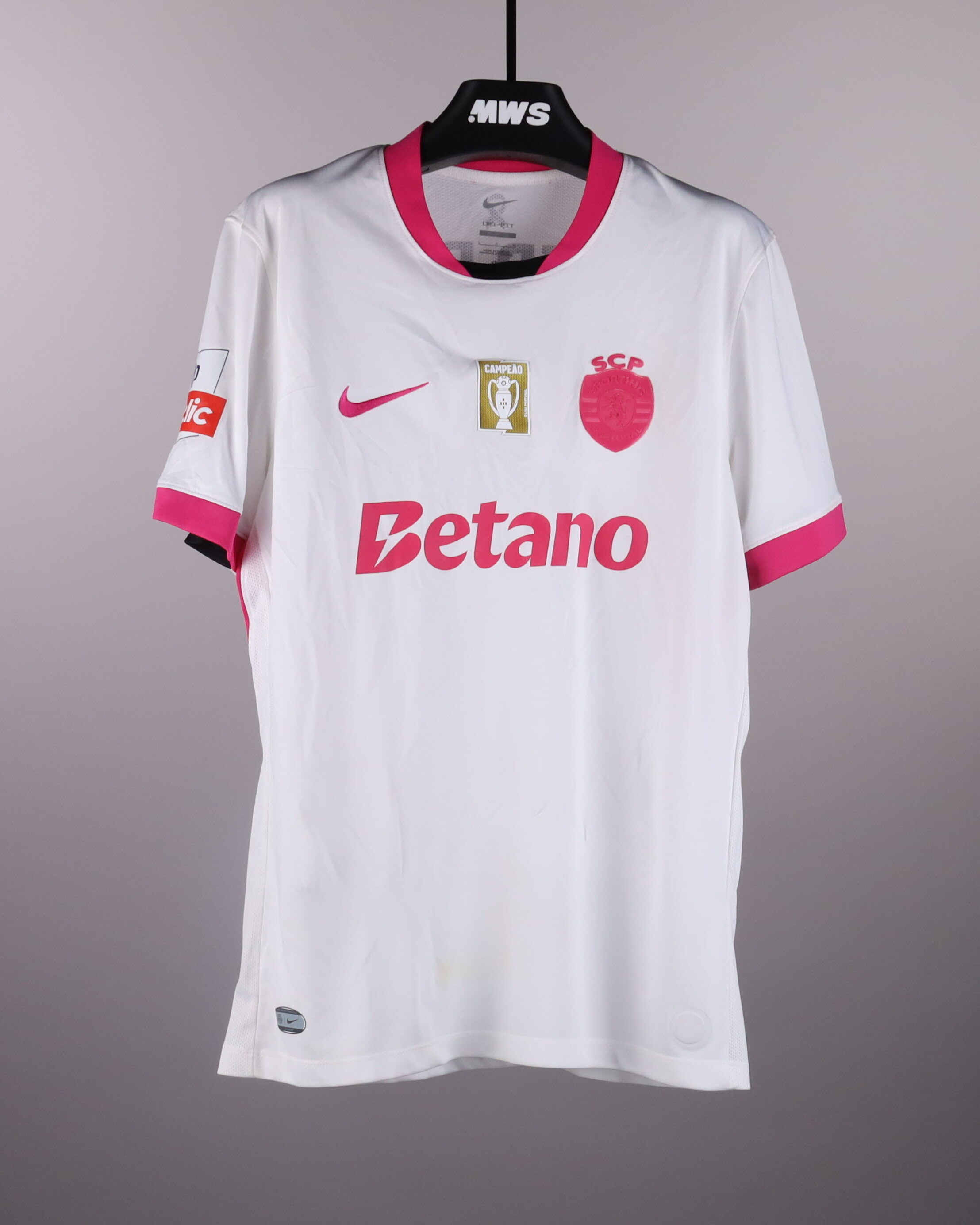 Zeno Debast Sporting CP shirt