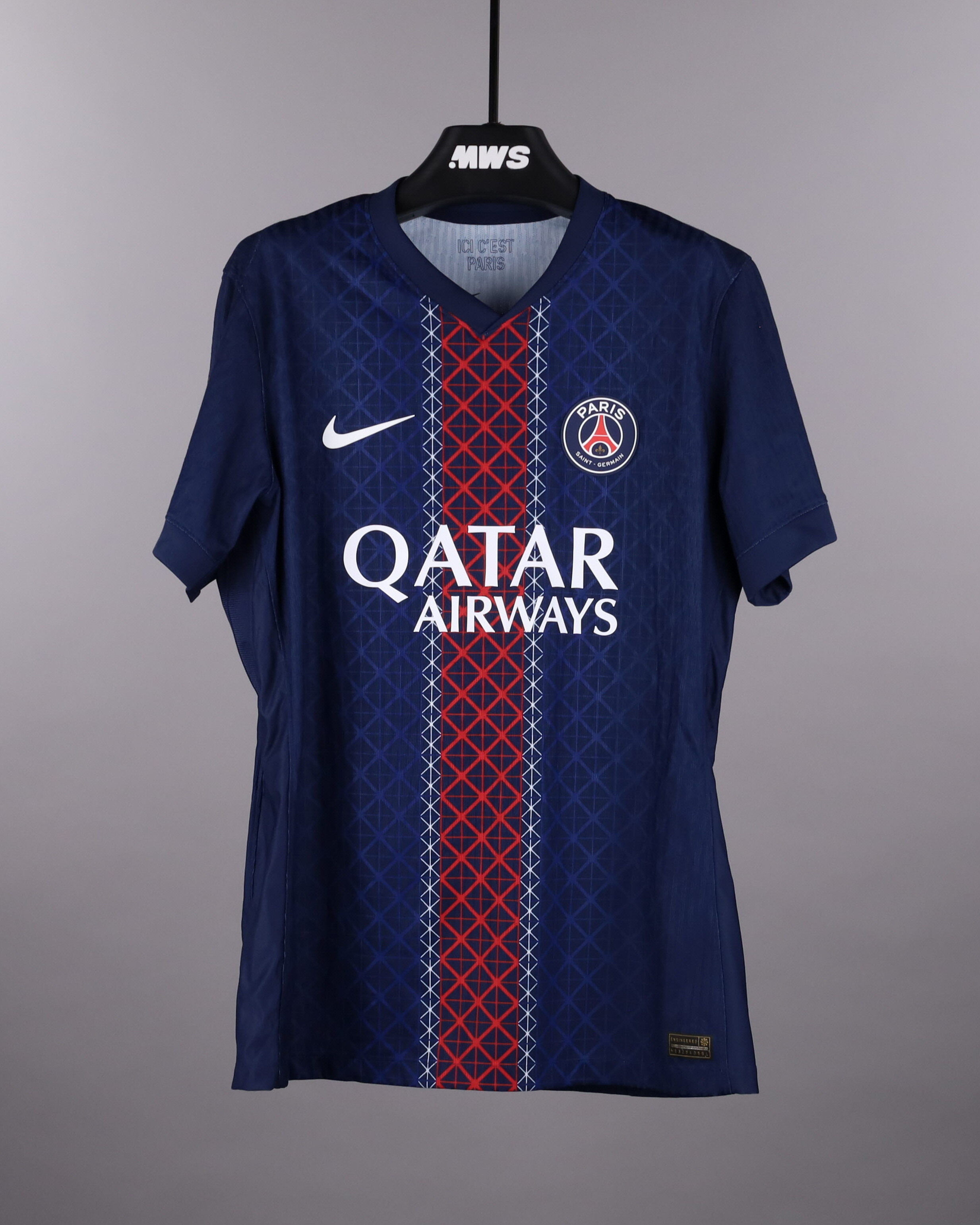 Khvicha Kvaratskhelia Paris Saint-Germain shirt